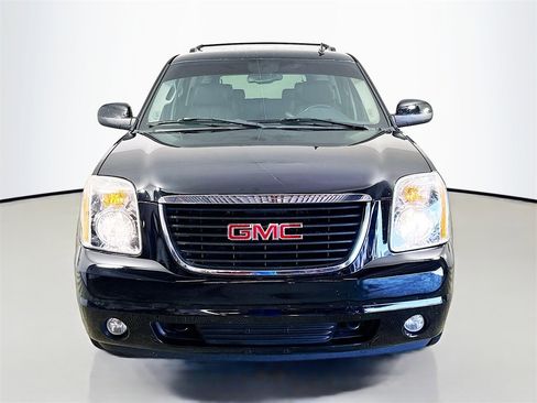 Used 2008 GMC Yukon SLT w/ SLT Preferred Equipment Group image 2