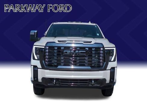 Used 2024 GMC Sierra 3500 Denali Ultimate AWD/4WD image 8