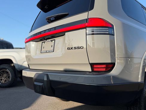 Used 2025 Lexus GX 550 image 39