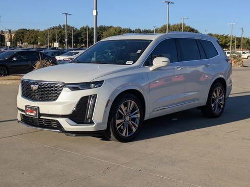 Used 2023 Cadillac XT6 Premium Luxury w/ Technology Package image 9