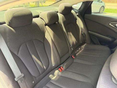 Used 2015 Chrysler 200 Limited FWD image 33
