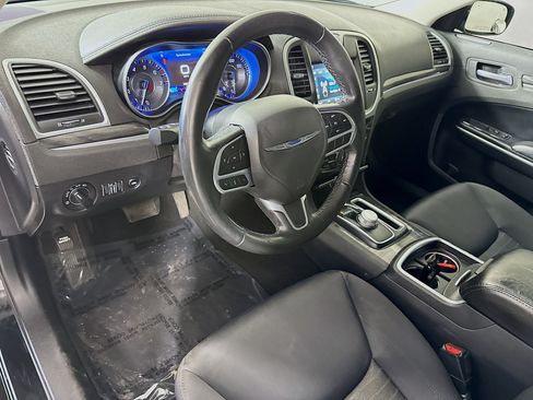 Used 2022 Chrysler 300 Touring w/ Sport Appearance Package RWD image 23