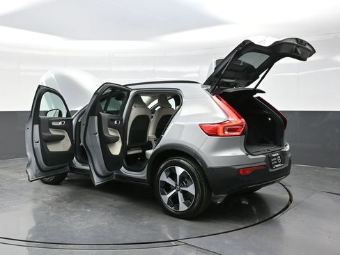 Certified 2026 Volvo XC40 B5 Plus w/ Protection Package Premier AWD/4WD image 42