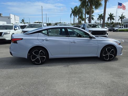 Used 2025 Nissan Altima 2.5 SR AWD/4WD image 8