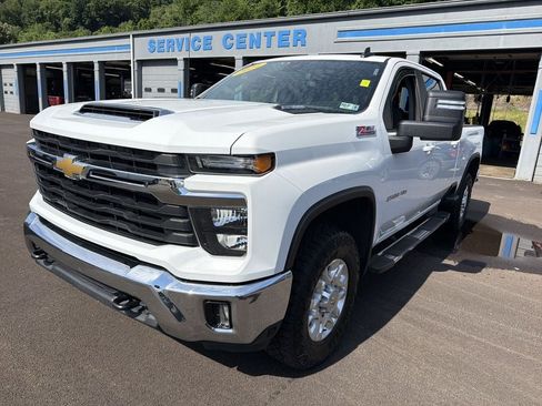 Used 2024 Chevrolet Silverado 2500 LT AWD/4WD image 10