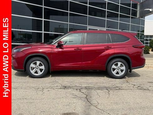 Used 2023 Toyota Highlander LE AWD/4WD image 6