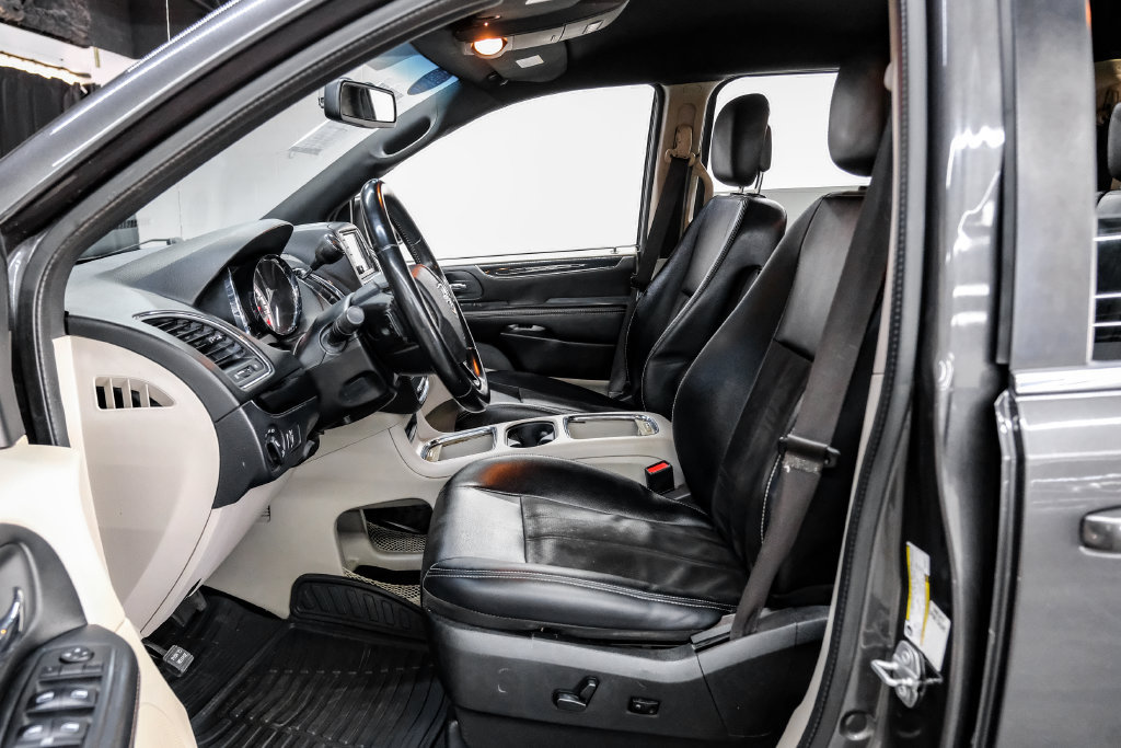 Used 2019 Dodge Grand Caravan SXT FWD image 4