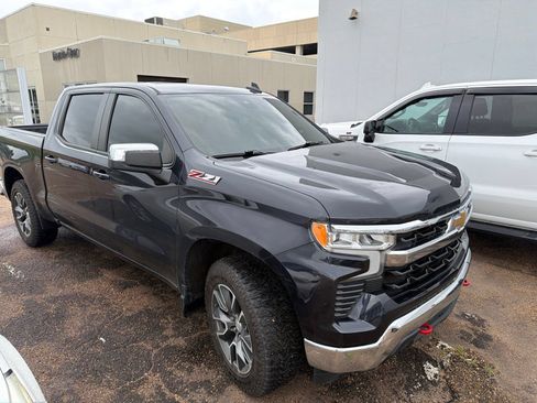 Used 2022 Chevrolet Silverado 1500 LT w/ Z71 Off-Road Package AWD/4WD image 2