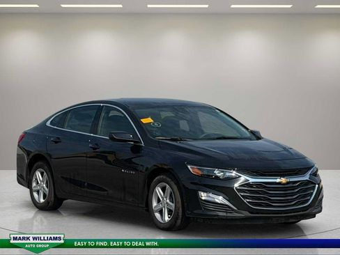 Used 2025 Chevrolet Malibu LS FWD image 1