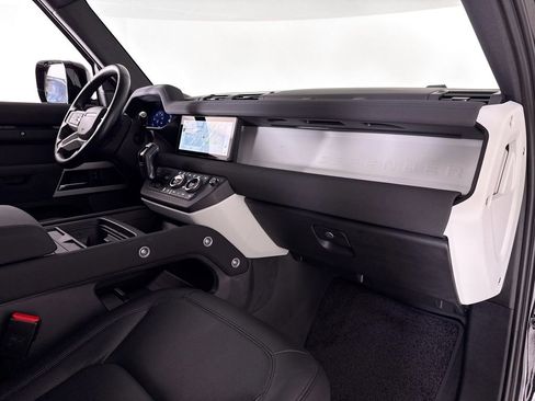 Used 2023 Land Rover Defender 110 S image 13