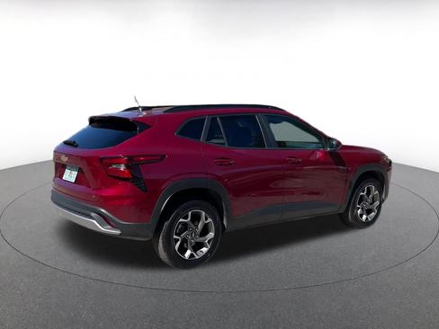 Used 2025 Chevrolet Trax LT w/ LT Convenience Package image 14