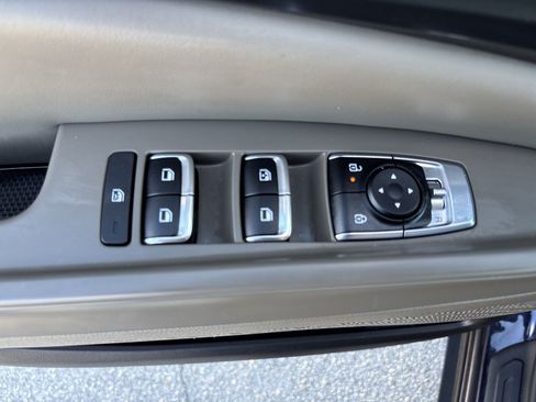 Used 2025 Kia Carnival FWD image 15