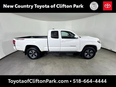 Used 2017 Toyota Tacoma TRD Sport image 2