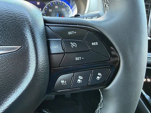 Used 2024 Chrysler Pacifica Touring FWD image 34