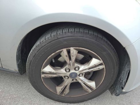 Used 2014 Ford Focus SE image 2