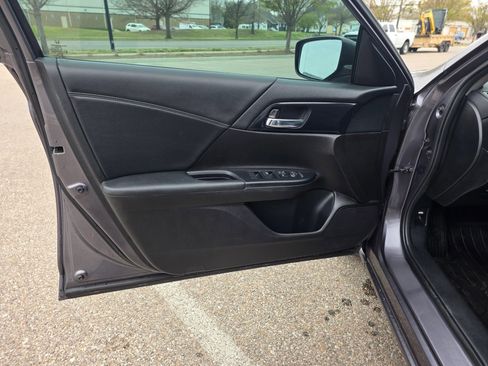 Used 2015 Honda Accord Sport image 18