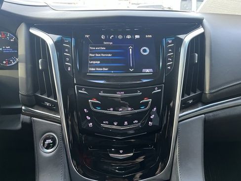 Used 2019 Cadillac Escalade Platinum image 13
