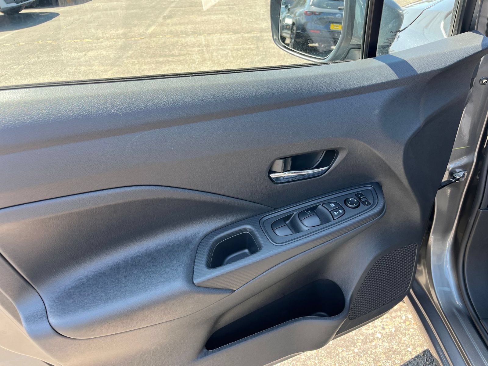 Used 2025 Nissan Versa SV FWD image 18
