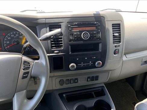 Used 2016 Nissan NV 3500 SV RWD image 15