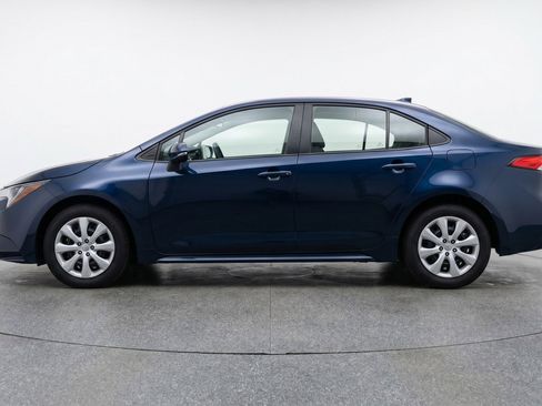 Used 2025 Toyota Corolla LE FWD image 5