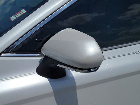 Used 2023 Toyota Camry XLE image 11