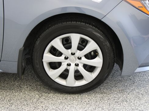 Used 2025 Toyota Corolla LE FWD image 5