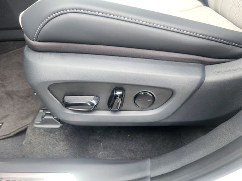 New 2025 Lexus TX 500h AWD image 19