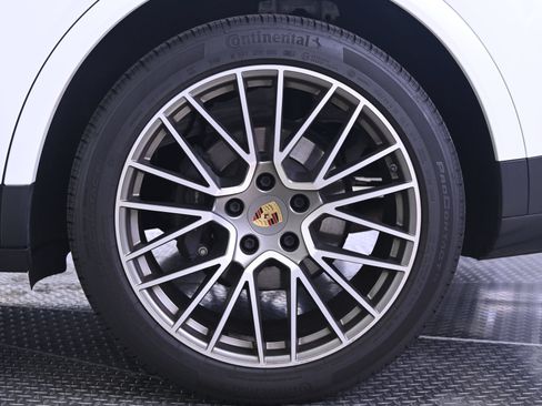 Certified 2023 Porsche Cayenne Platinum Edition AWD/4WD image 12