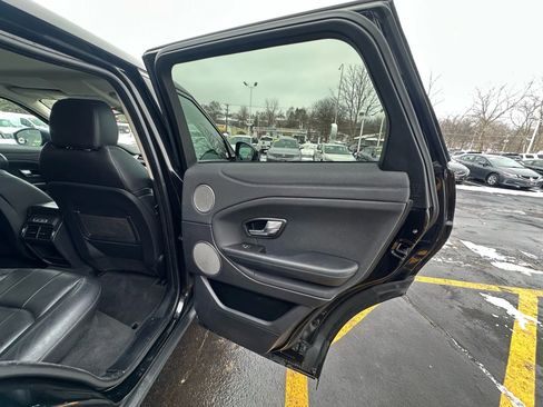 Used 2016 Land Rover Range Rover Evoque SE image 32