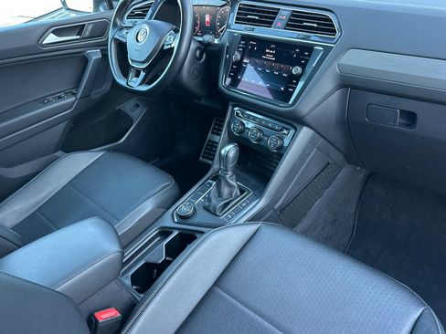 Used 2019 Volkswagen Tiguan SEL R-Line w/ 3rd Row Seat Package image 18