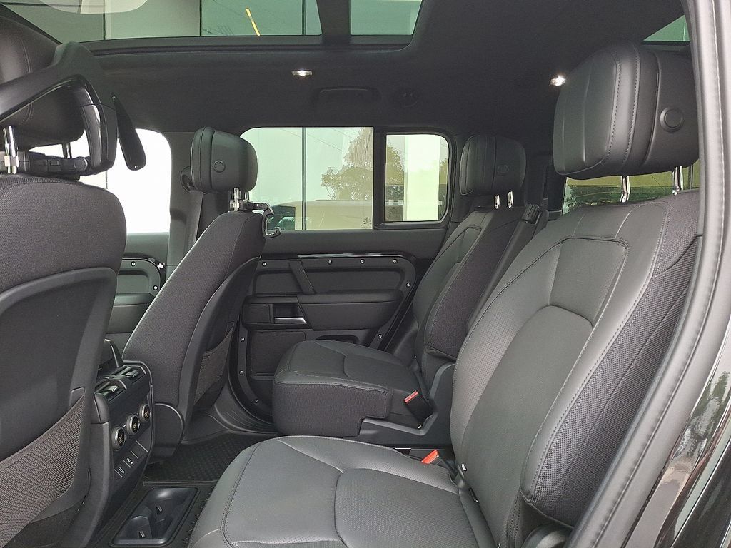 New 2026 Land Rover Defender 130 V8 AWD/4WD image 6