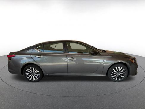 Used 2025 Nissan Altima 2.5 SV FWD image 16