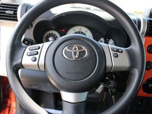 Used 2014 Toyota FJ Cruiser 4WD w/ Convenience Package image 26