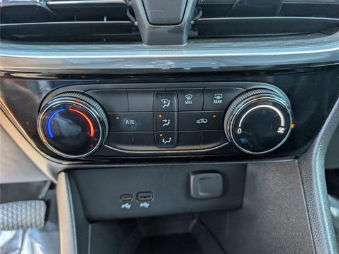 Used 2024 Buick Encore GX Sport Touring image 17