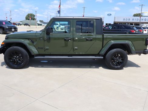 Used 2022 Jeep Gladiator Sport AWD/4WD image 8