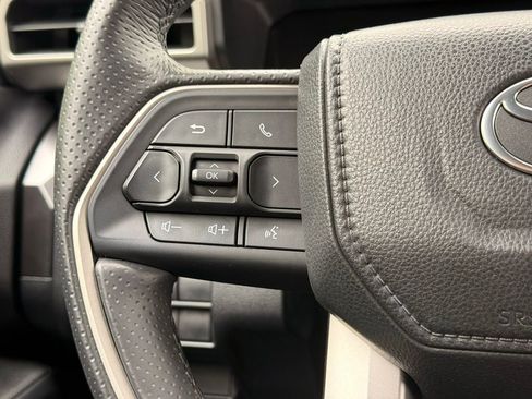 Used 2025 Toyota 4Runner SR5 AWD/4WD image 16