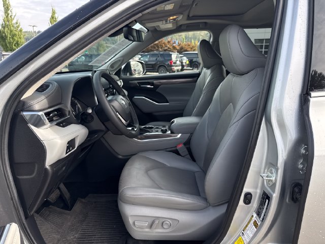 Used 2022 Toyota Highlander Limited AWD/4WD image 17