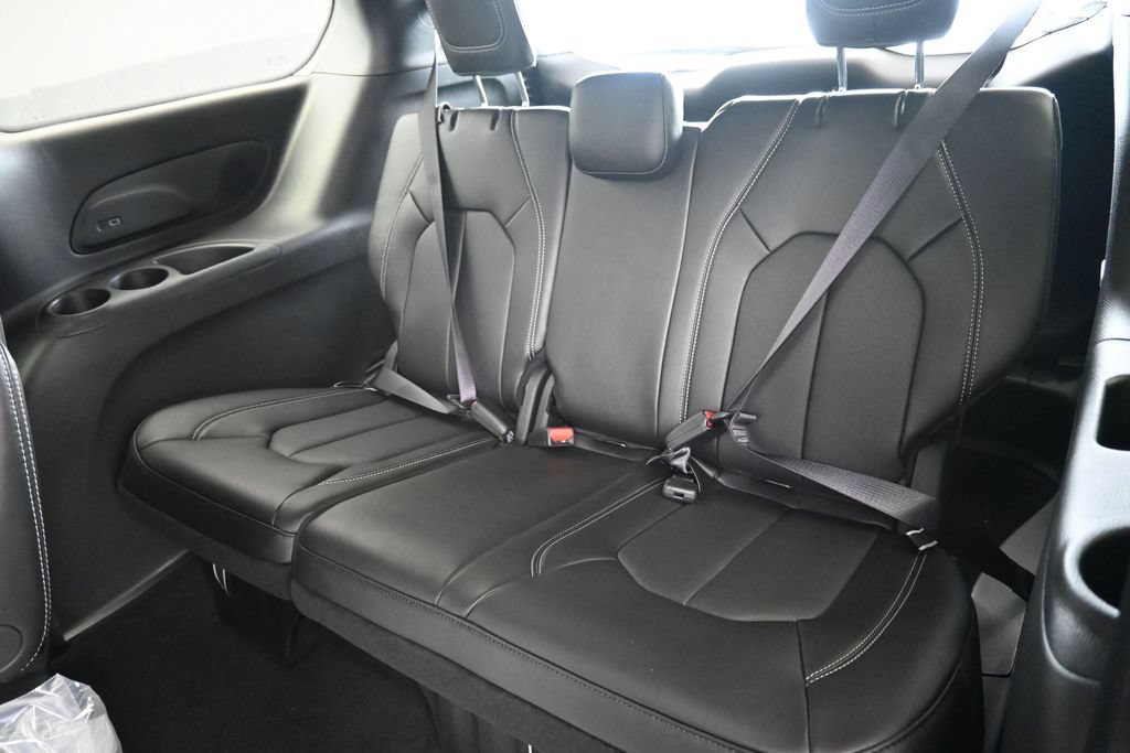 New 2027 Chrysler Pacifica Select w/ Family Tech Group FWD image 12