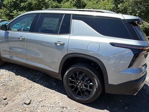 New 2026 Chevrolet Traverse LT w/ Midnight/Sport Edition FWD image 7