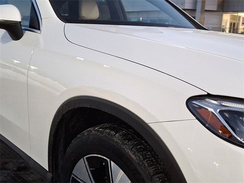 Used 2023 Mercedes-Benz GLC 300 4MATIC image 11