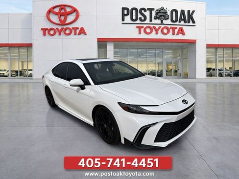 Used 2025 Toyota Camry SE w/ Multimedia Upgrade Package FWD image 4