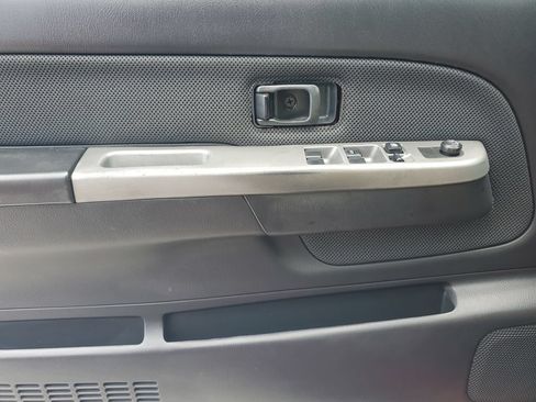 Used 2002 Nissan Frontier S/C AWD/4WD image 18