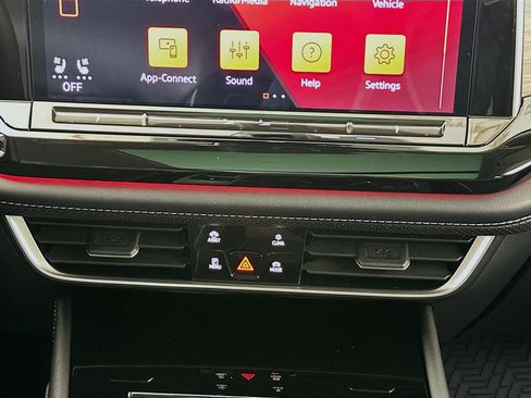 Used 2024 Volkswagen Atlas SEL Premium R-Line image 13