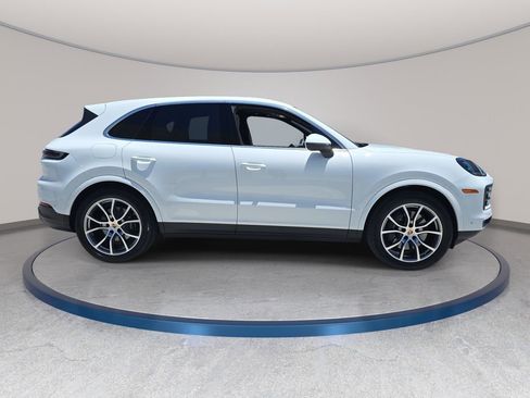 Used 2024 Porsche Cayenne AWD/4WD image 5