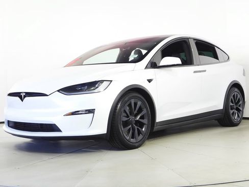 Used 2024 Tesla Model X AWD/4WD image 2