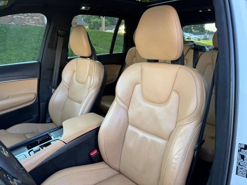 Used 2021 Volvo XC90 T8 Inscription w/ Protection Package Premier AWD/4WD image 12
