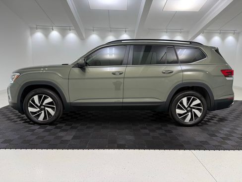 Used 2025 Volkswagen Atlas SE image 4