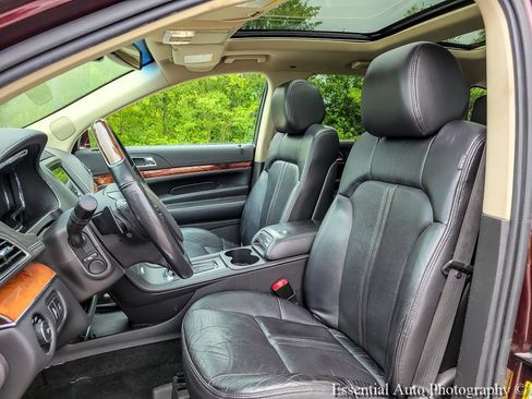 Used 2018 Lincoln MKT AWD image 8