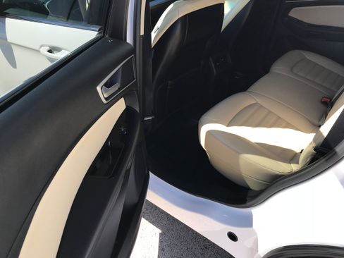Used 2019 Ford Edge SEL w/ Equipment Group 201A AWD/4WD image 15