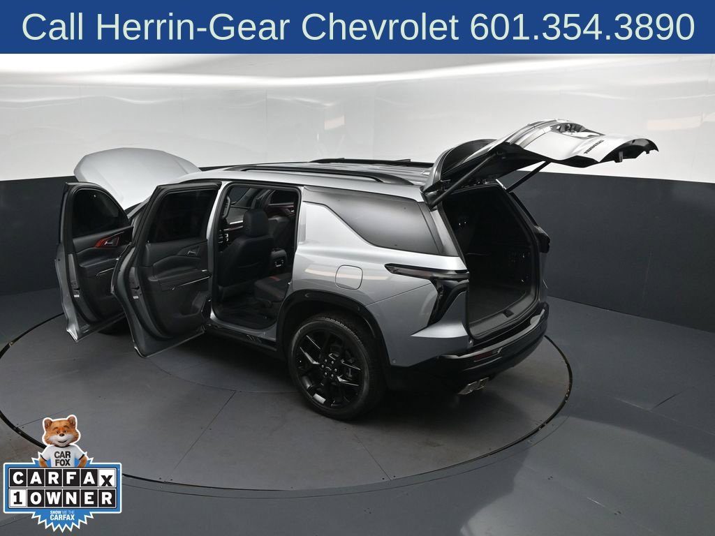 Used 2026 Chevrolet Traverse RS w/ LPO, Floor Liner Package FWD image 2